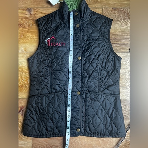 Barbour Summer Liddesdale Gilet Vest Quilted With Custom Real Estate Embroidery - Picture 13 of 13